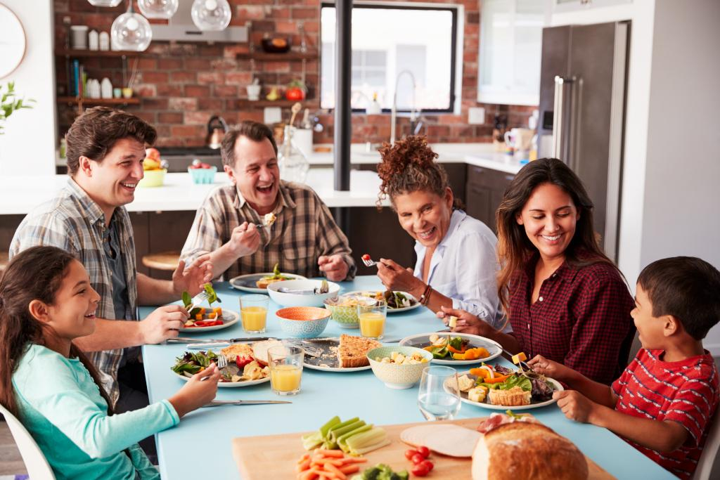 other ways to say enjoy your meal so that your guests enjoy the moment together.